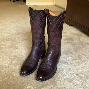 Lucchese in Black Cherry, stunning condition. 12D.